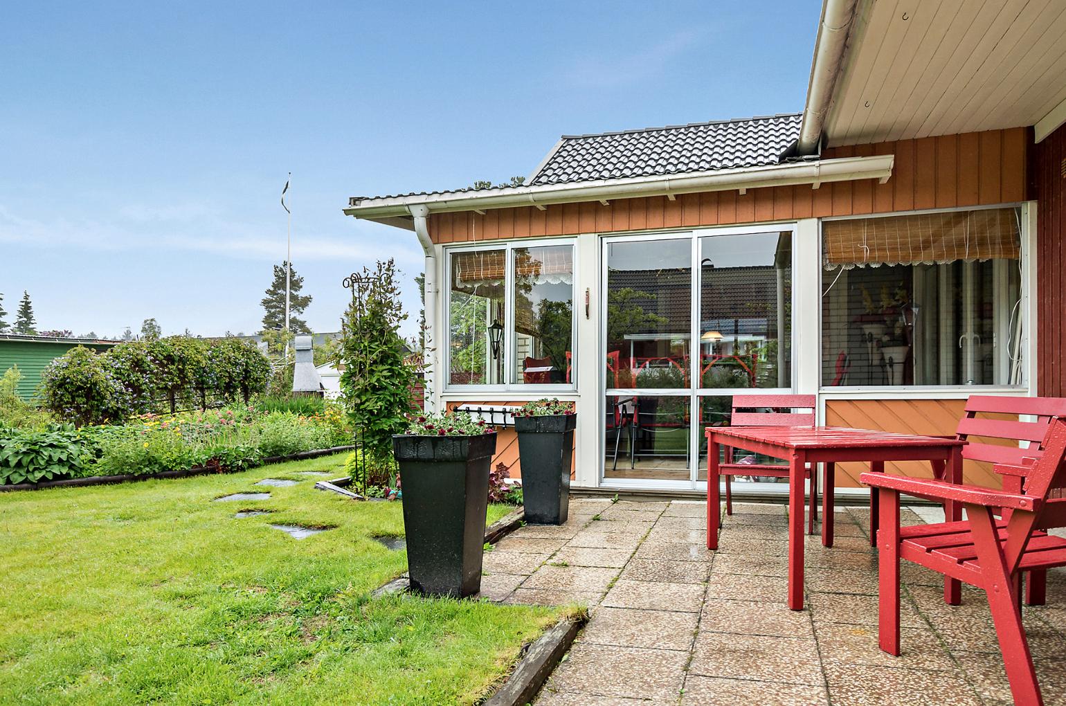 小院子适合盖小别墅吗,可以在独栋别墅的院子里盖平房吗