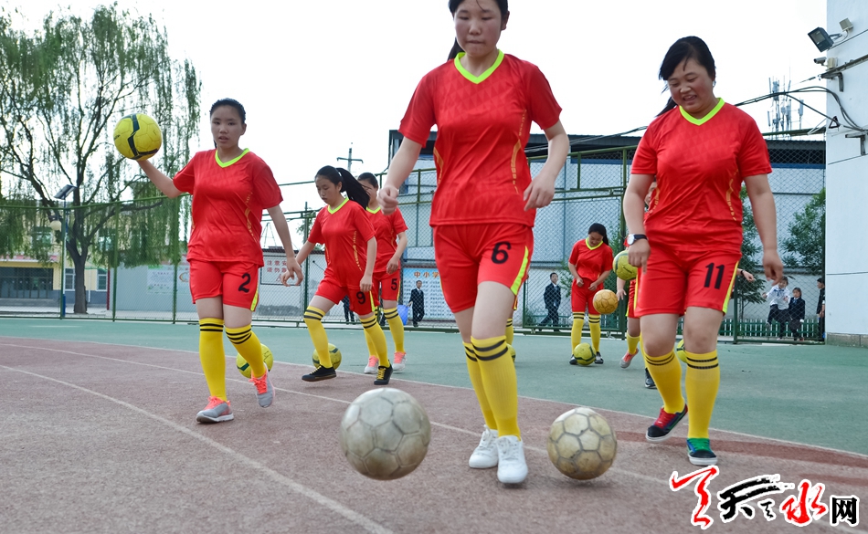 铿锵小玫瑰！麦积首支农村女子足球队真不简单