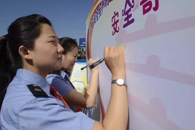 进入高温“烧烤”模式，看西铁青年怎样为了大家的安全代言！