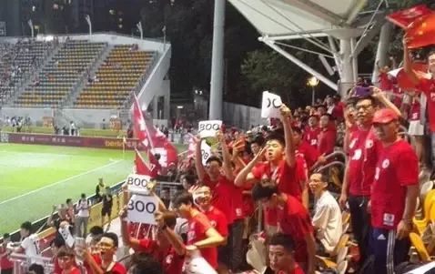 男子踩踏国旗获刑十月分析,一男子践踏五星红旗