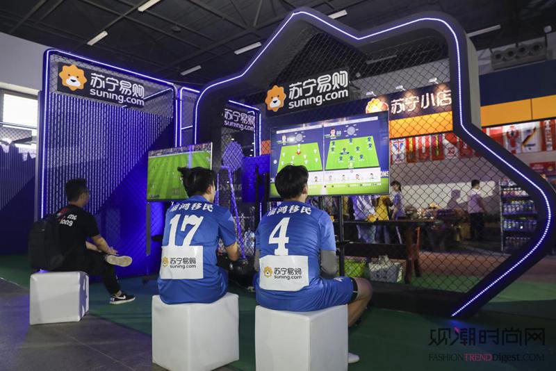 看球聊球踢球赛，苏宁618大咖派对球迷大满足