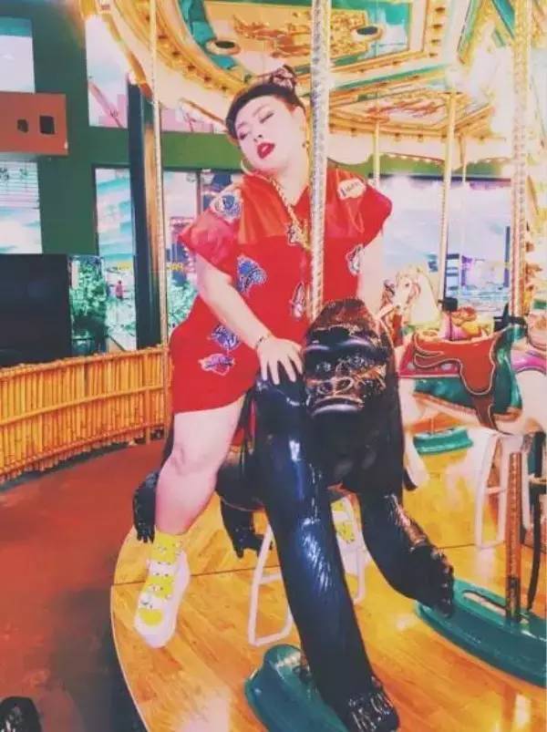 逆袭这个重达200斤的胖妹竟然是日本最火的网红