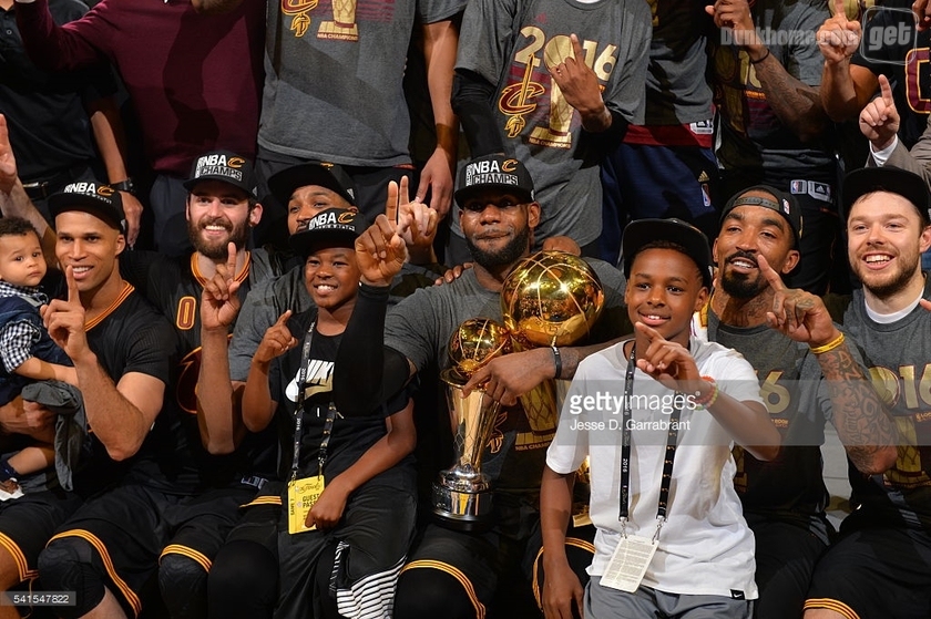 骑士历史首冠,2016勇士骑士总决赛g7