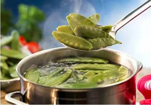 如何去除蔬菜水果上的农药残留,农药残留的危害及其去除方法