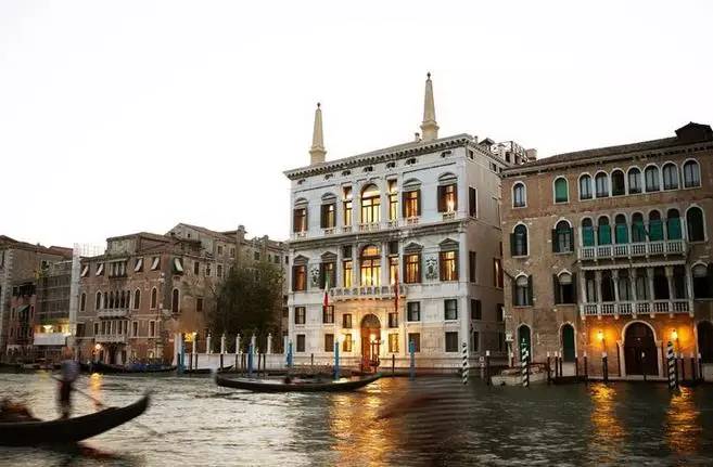 威尼斯不坐船可以吗,威尼斯不会太潮吗