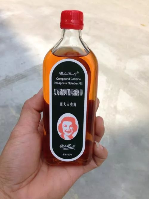 85岁阿婆带了4瓶止咳露入境，这一次深检君又创新了……