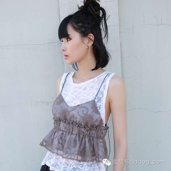 裹胸吊带宽肩,裹胸吊带需要怎么穿搭