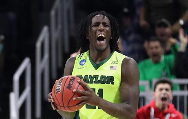 在佩尔顿的数据模型中，选周琦是今年最大的抢劫