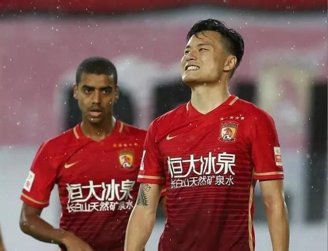 赛季没过半打进25球,恒大2023-2024赛季球衣