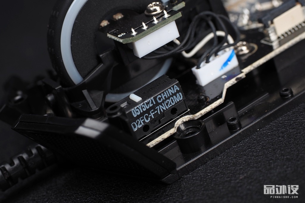 雷蛇那伽梵蛇六芒星背光灯不亮,雷蛇巴塞利斯蛇v2鼠标测评