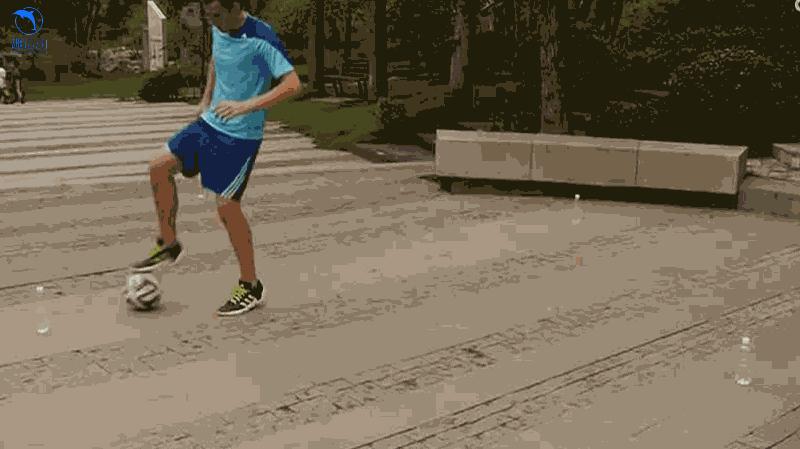 炸球转身过人帅气动作,足球拉球转身过人教学视频