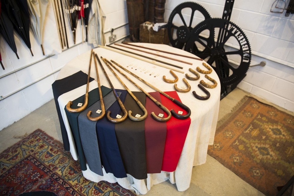 雨伞英伦范儿的绅士标配,英国老绅士雨伞