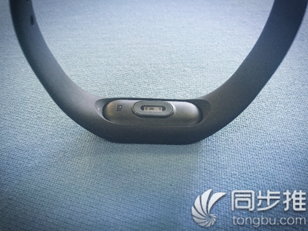 小米手环2充电震动怎么回事,小米手环2怎么连接苹果手机