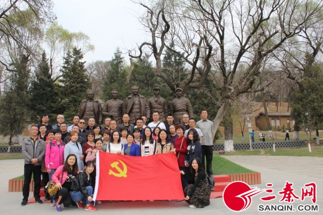 长乐坊街道组织省老医协等单位*党**员赴梁家河参观学习