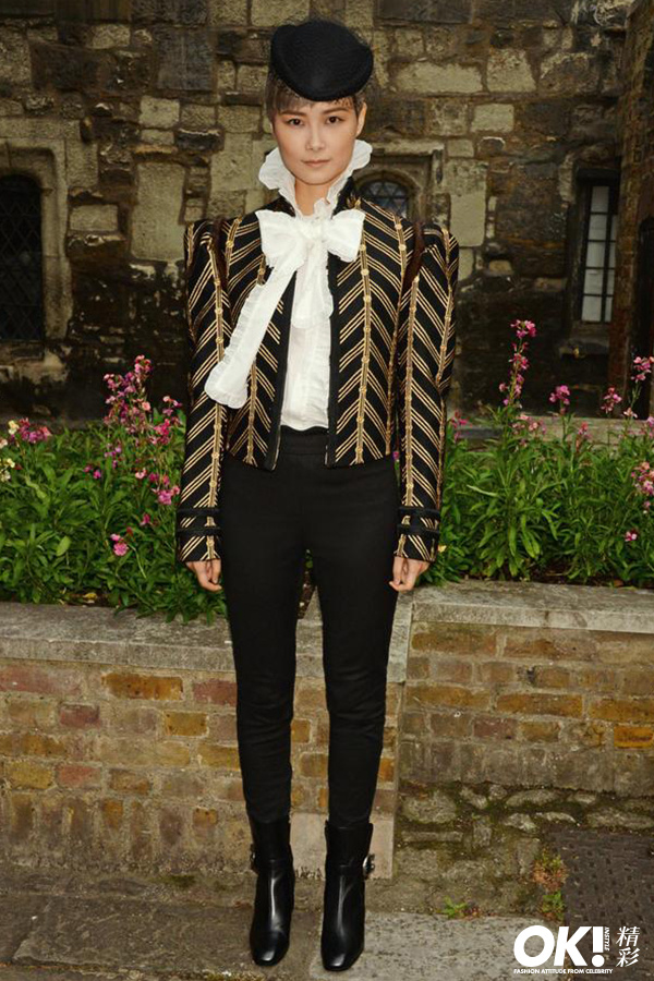 夏日装备升级攻略|学ElleFanning打一个时髦的蝴蝶结