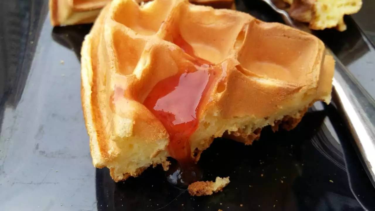 听说斯利美超级芒果冰免费送？！于小涵第一时间跑到现场。。。