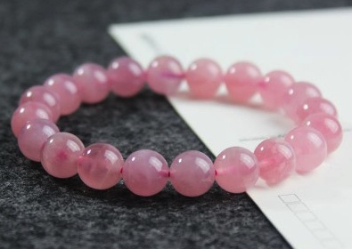 绿粉晶原石价值多少,草莓晶粉晶哪个价值高