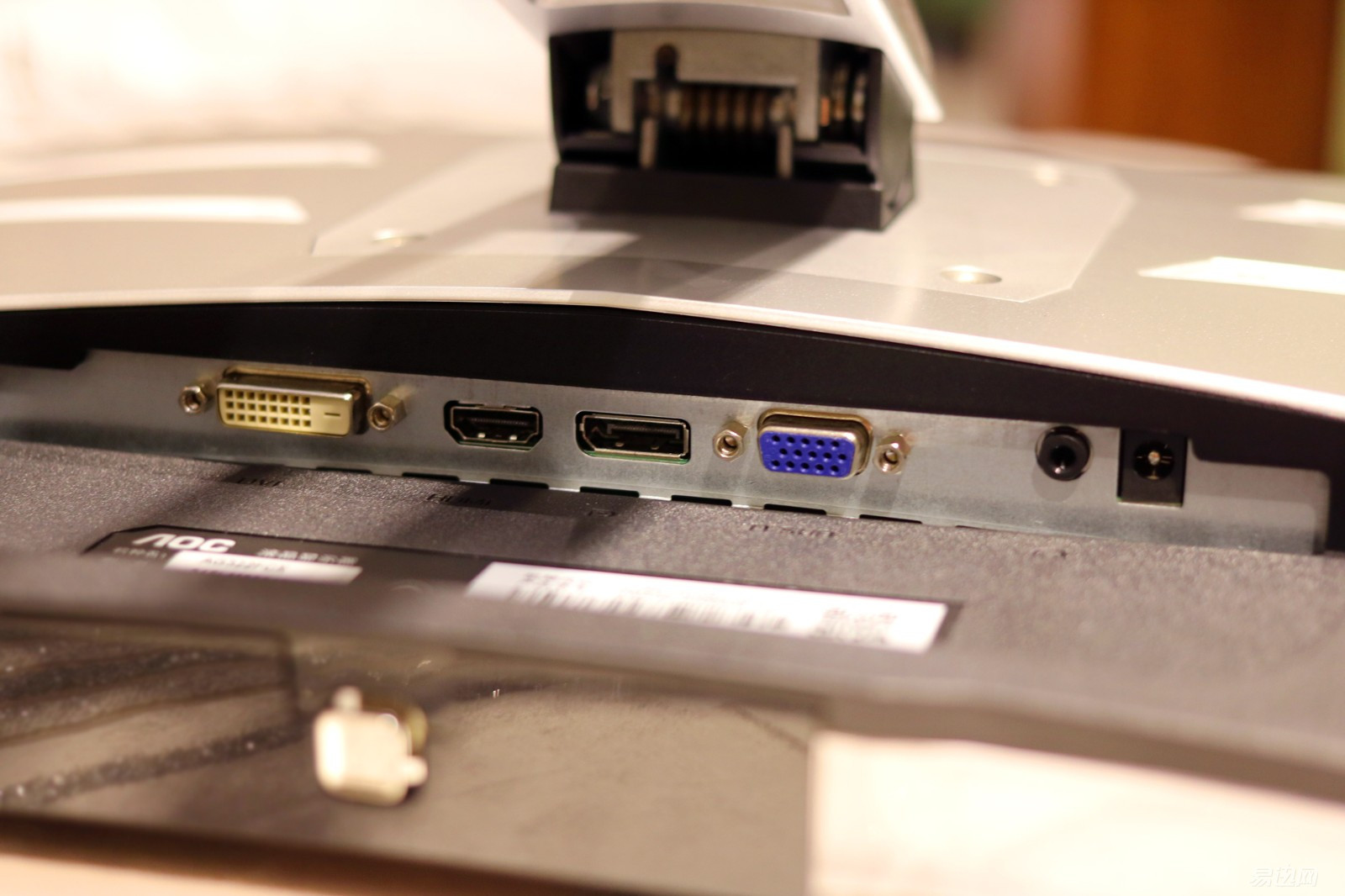 用aoc显示器玩英雄联盟画面变窗口,用aoc一体机玩csgo卡吗