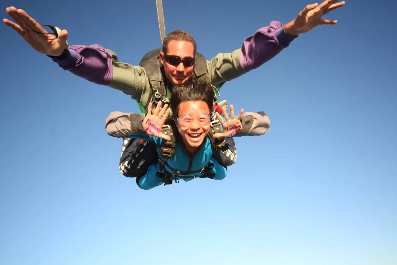 一个陕西汉子花7万元环游地球1圈，还带回一个美国女友！