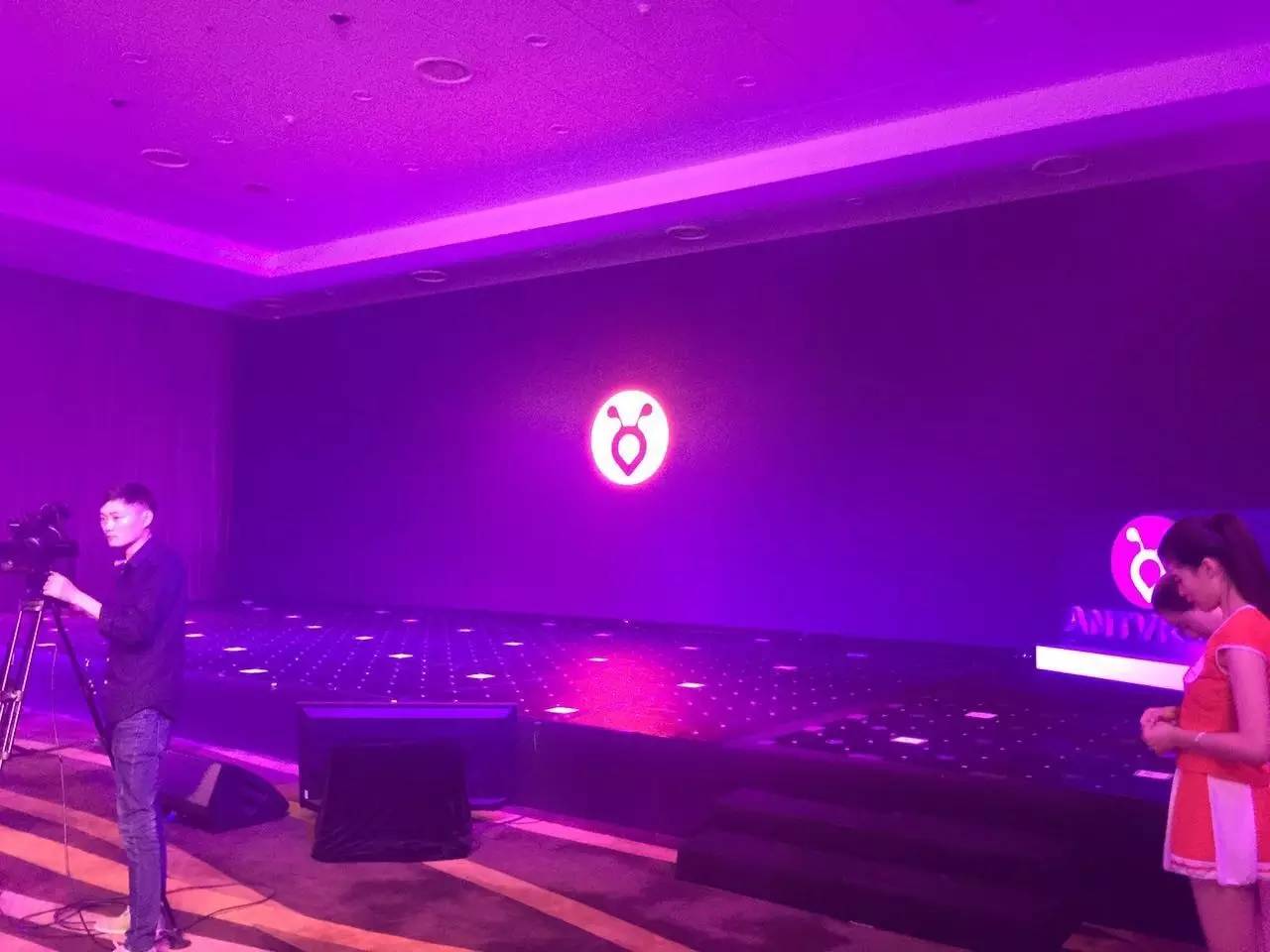 发布会精力充沛的蚁视覃政连续叨叨了两小时，到底说了些啥