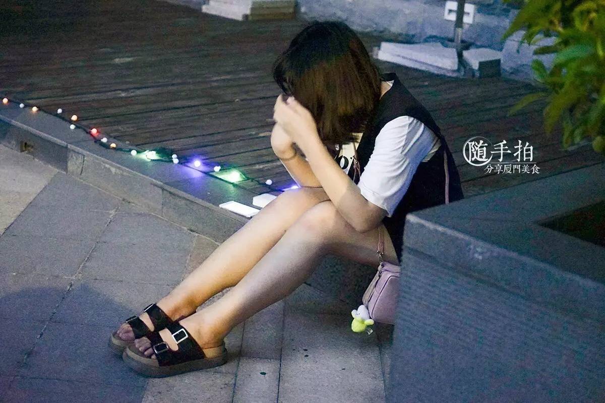 今晚有毒|这妹纸喝了“断片*身失**酒”！结果。。。