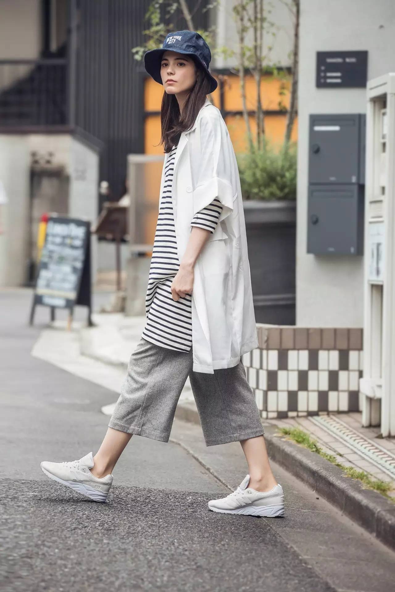 为什么我们穿很多衣服都不奇怪,为什么我们天天都要穿红色的衣服