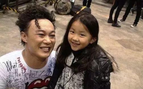 黄多多烧钱式教育,黄多多年薪多少钱