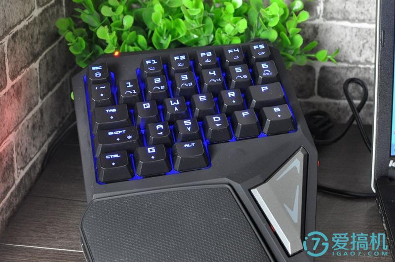 lol高端局操作都很稳,玩lol厉害的上单都是锁定视角