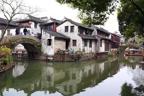 逃离大武汉？我选择拆穿朋友圈晒旅行照的人