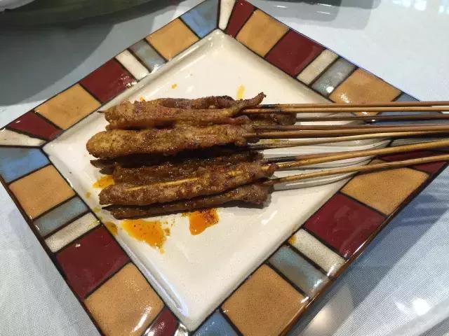 成都烧烤没和你闹！来来来，撸了这一杯，还有三杯……