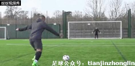 c罗引体向上颠球视频,c罗标志性电梯球破门