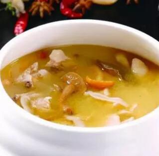 鸡油是黑的是怎么回事,鸡油黄是什么颜色