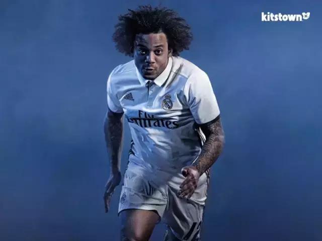 皇马球员与巴萨球员换球衣,西甲皇马不敌巴萨客场球衣