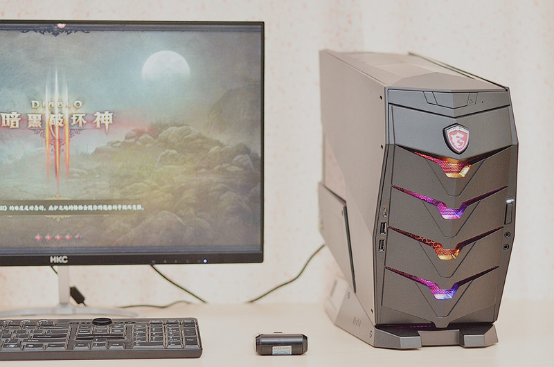 看,有光!异形般的电脑如是说