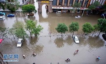 暴风雨来临请做好防洪准备,最强降雨即将来袭请做好安全防范