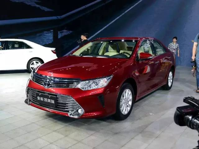 凯美瑞六代对比锐志,被低估的日系家轿