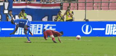 登巴巴凌空斩曼联,登巴巴打杰拉德