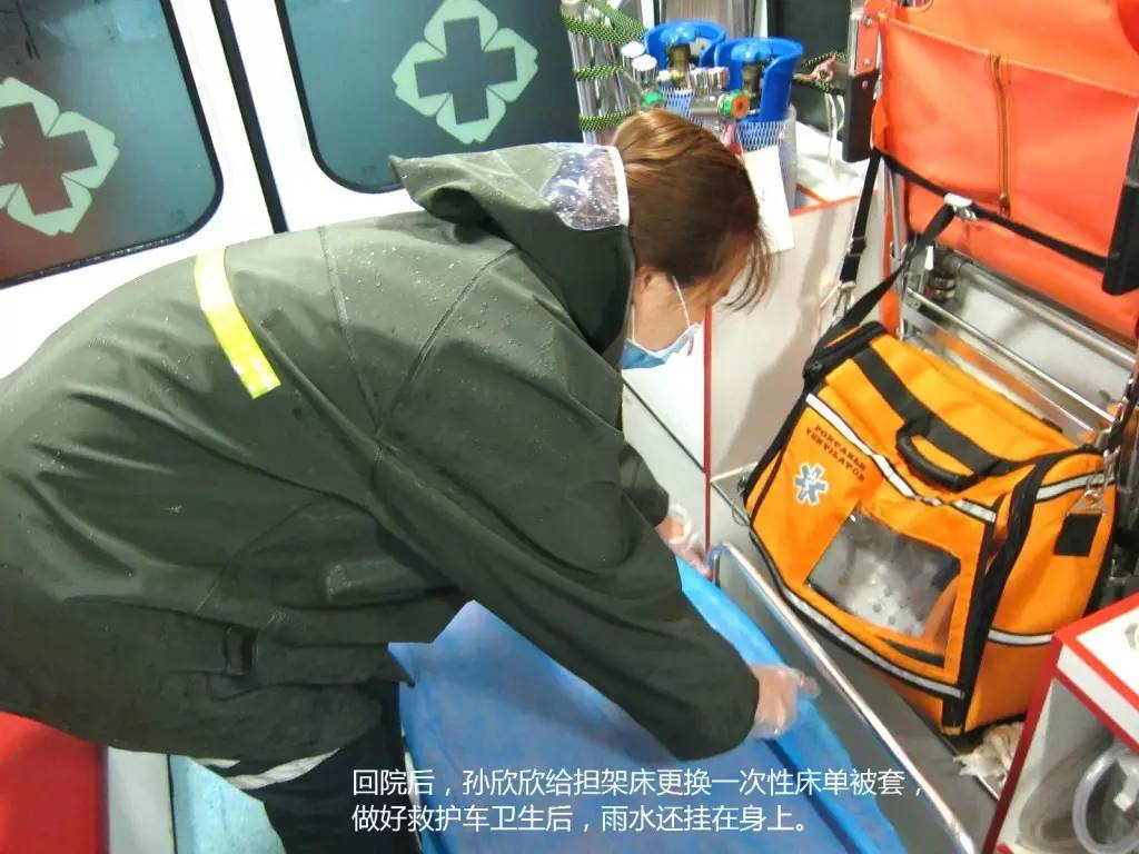 致敬暴雨时守护我们的人,致敬在暴雨中的坚守