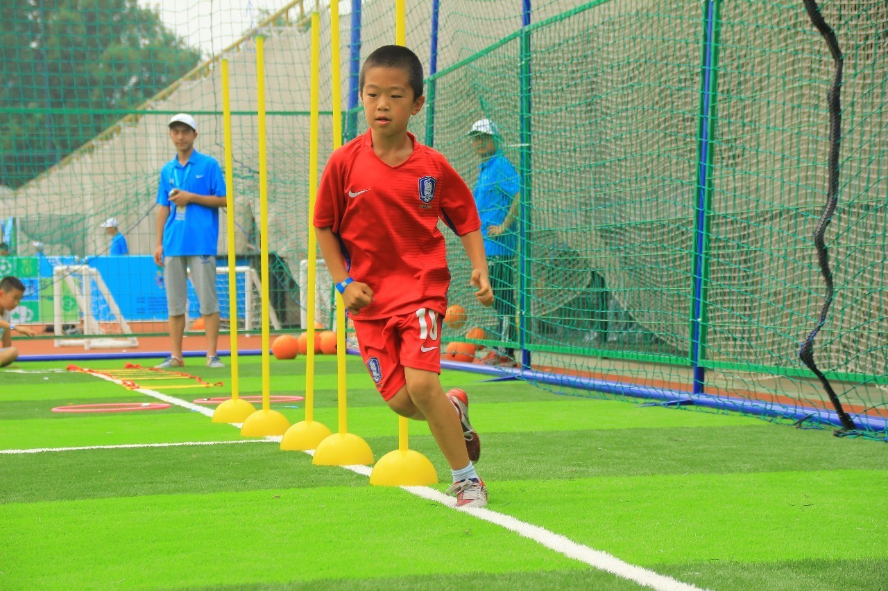 首届少儿足球嘉年华,萌娃乐翻天哈尔滨