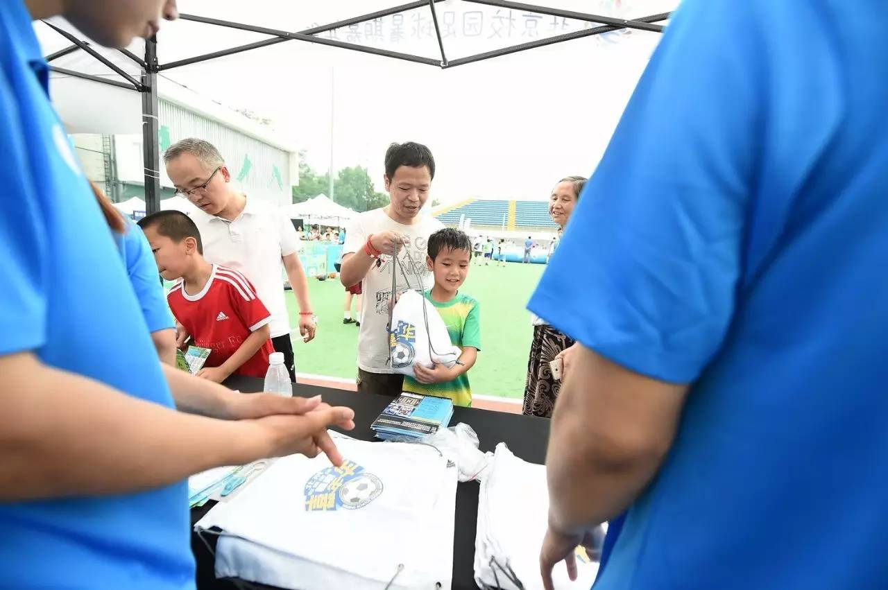 首届少儿足球嘉年华,萌娃乐翻天哈尔滨