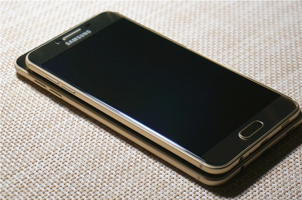 三星galaxy2000,三星c7新款手机