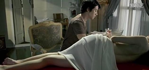 亲吻爱抚别人的新娘遭报应，这爱情来得有点重口惊悚