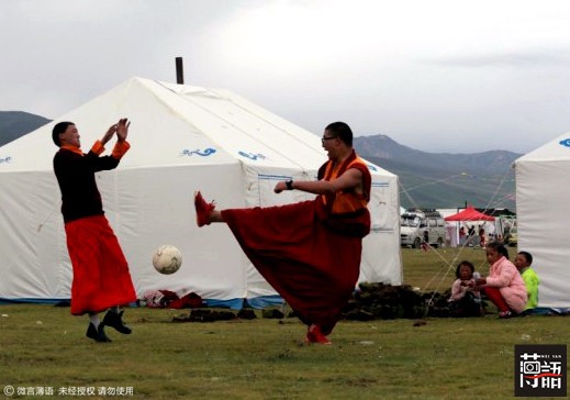西藏雪山上的足球,足球西藏高原