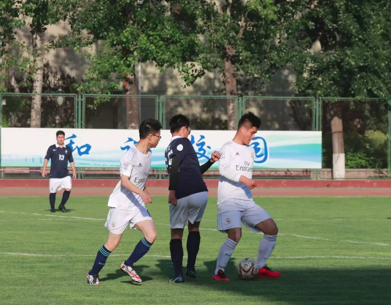 毕业特刊设计风格,毕业特刊主题照片