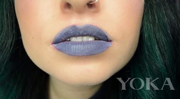 1星期千万收视：在嘴唇上涂抹100层唇彩会怎样？