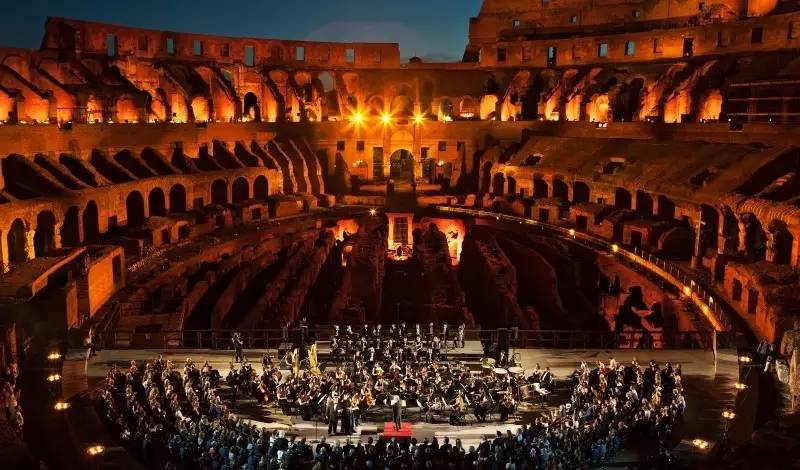 这是一座豆豆鞋建成的罗马斗兽场