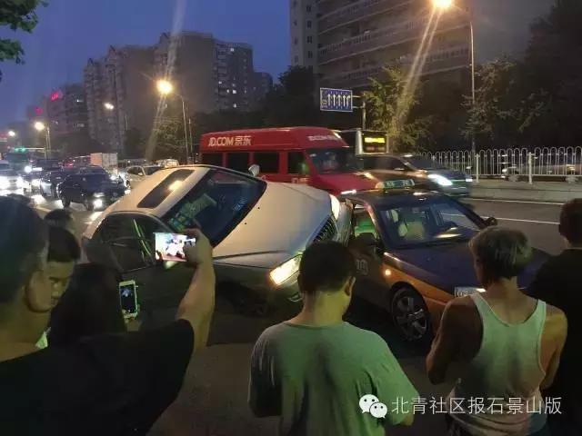 伊兰特过颠簸路面甩尾,伊兰特跑高速被追