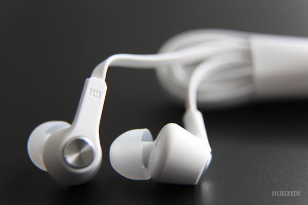 现在最值得入手的小米耳机,小米活塞耳机基础版和青春版