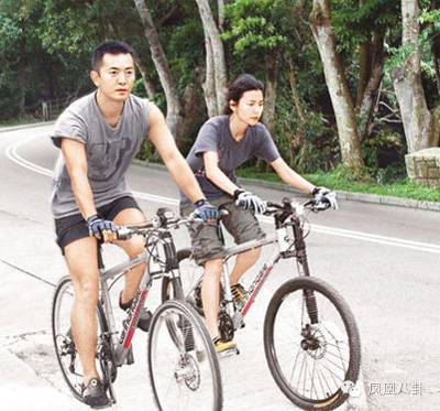 郑伊健甩邵美琪牵手梁咏琪,郑伊健和邵美琪梁咏琪