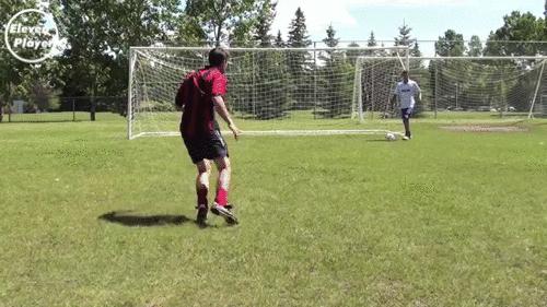 足球技巧8种最为实用的,足球防球的技巧